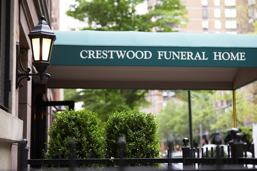 8785 Crestwood 43 Awning from Side